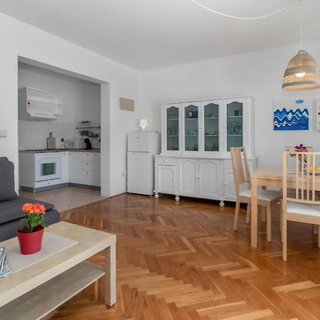 Lovely Apartment In Novi Vinodolski With Wifi エクステリア 写真