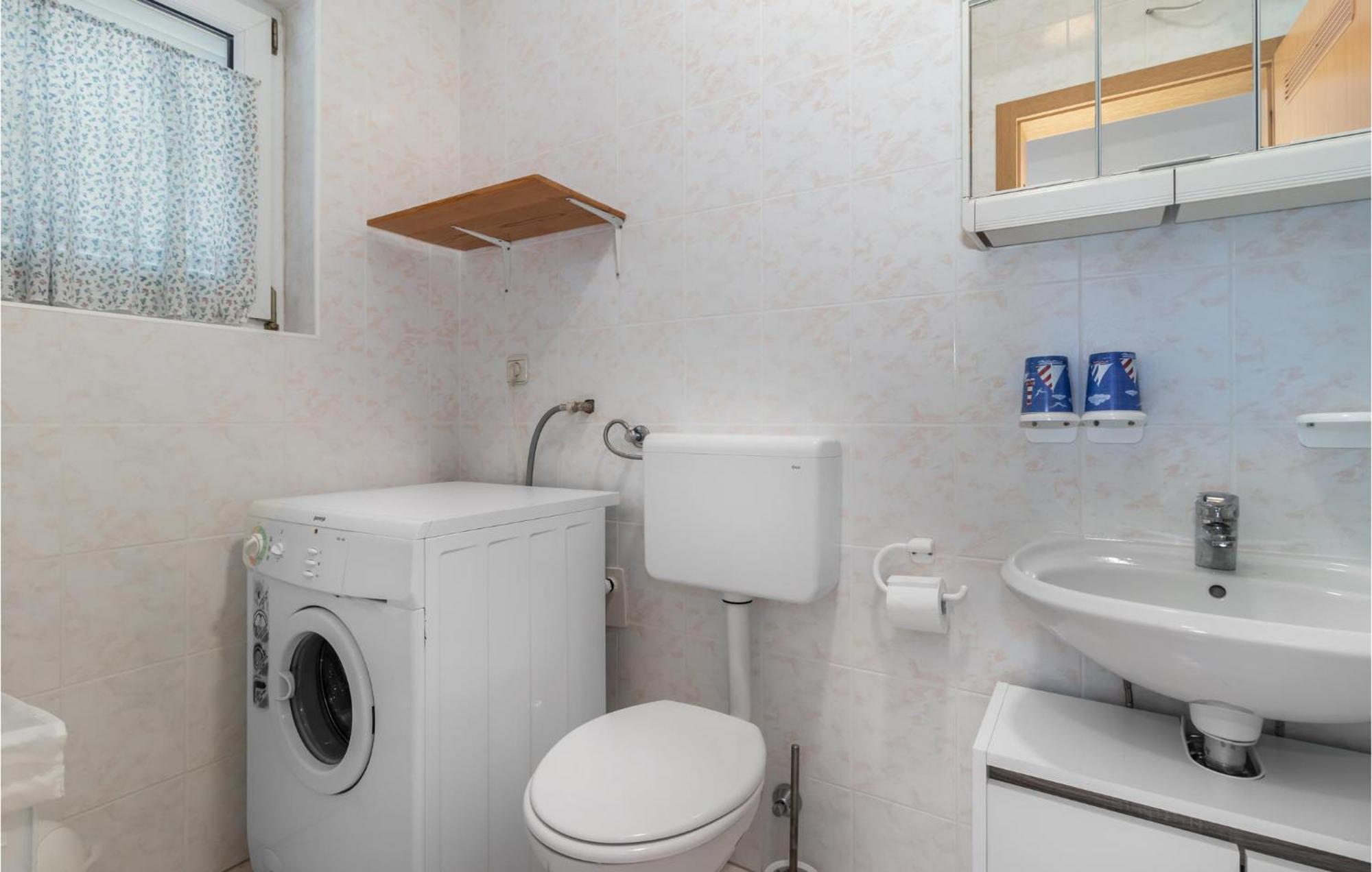 Lovely Apartment In Novi Vinodolski With Wifi エクステリア 写真